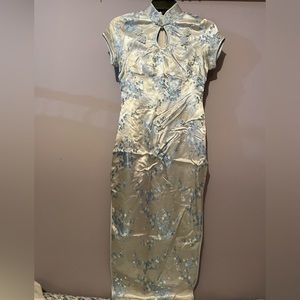 VINTAGE TRADITIONAL CHINESE DRESS